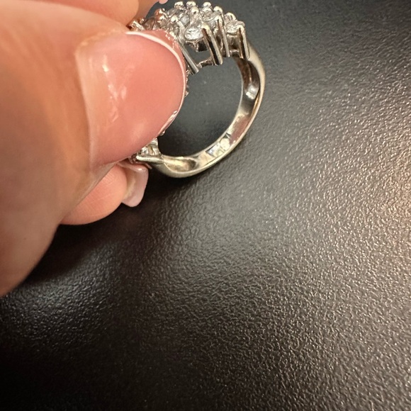 Kay Jewelers Diamond Cluster Diamond 💍 - Picture 10 of 13